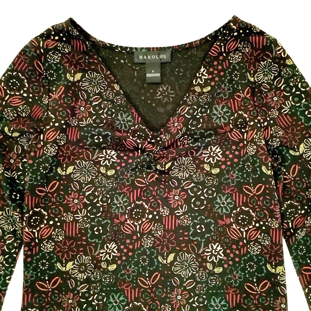 Harold’s gathered V-neck career top work shirt